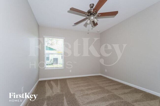 Building Photo - 2092 SW Altman Ave