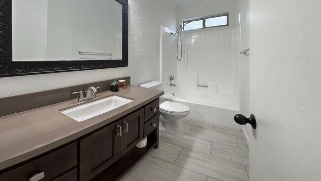 Building Photo - Charming 2 Bedroom 2 Bath home in Perris!