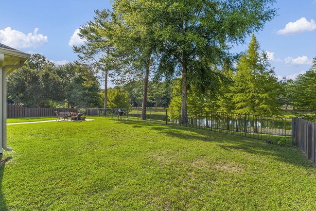 Building Photo - 526 Camellia Ct