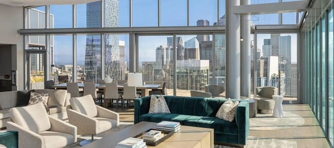 Building Photo - Newly Remodeled 1Bed/1 Bath Downtown Condo with Rooftop Deck & Luxury Amenities!