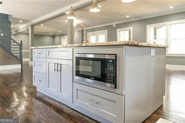 Building Photo - 1433 Merriman Ln NE