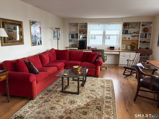 Building Photo - 893 Farmington Ave