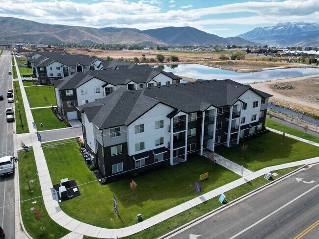 Building Photo - 1322 S Sawmill Blvd