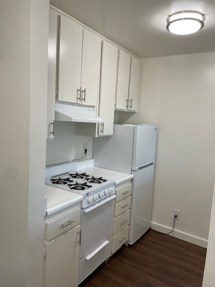 Unit 217 Kitchen - La Villa Mesa