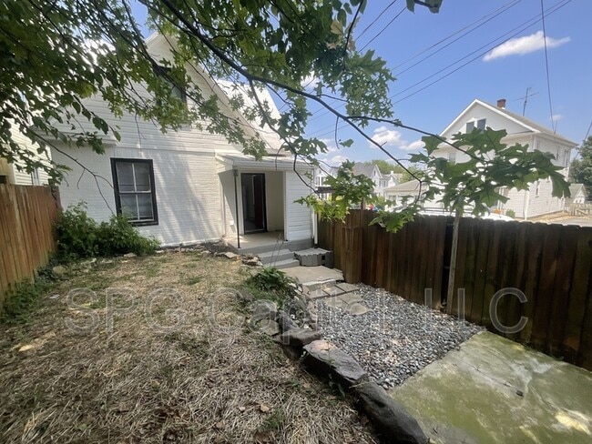 Building Photo - 262 E Garfield St