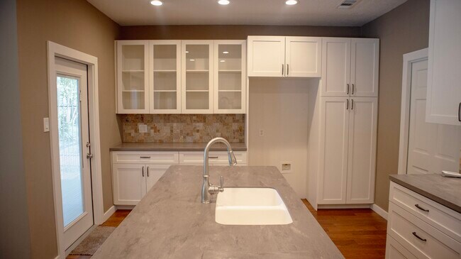 Building Photo - 9 Huntsmans Horn Cir