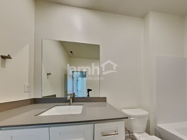 Building Photo - 1421 Alderleaf Ave