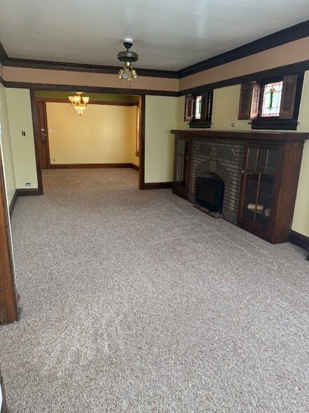 Building Photo - 3847 N Linder Ave