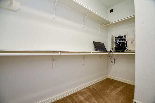 Building Photo - 8223 Summer Lake Pass Ln