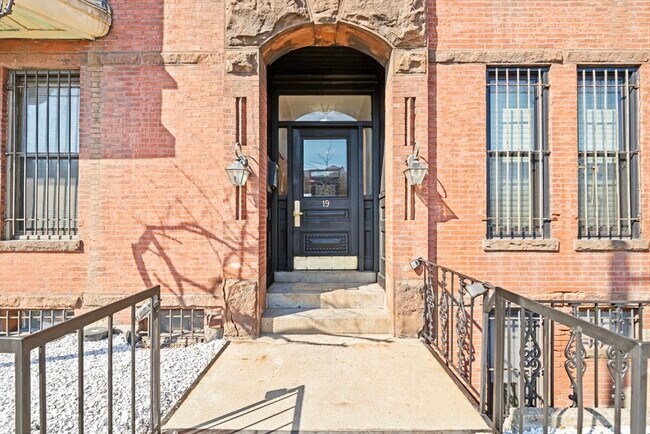 Building Photo - 19 Cortes St