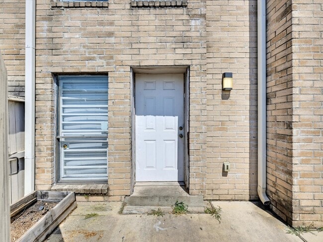 Building Photo - 9548 Pagewood Ln