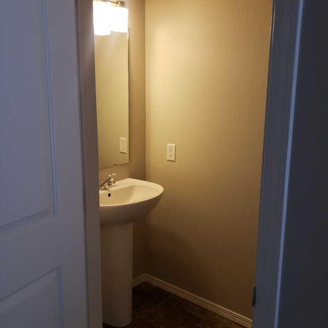 Building Photo - AB1488