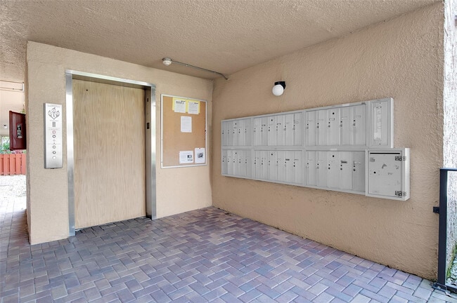 Building Photo - 260 NW 76th Ave