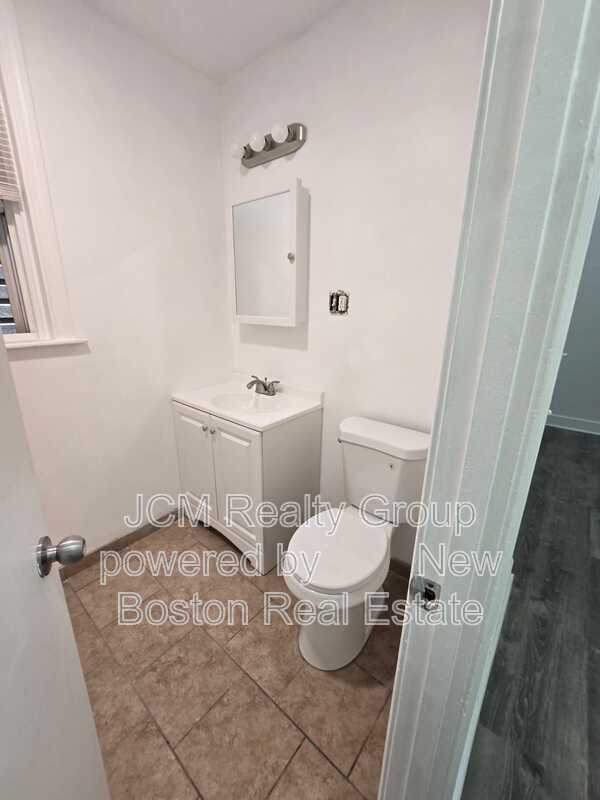 Building Photo - 128 Shawmut St