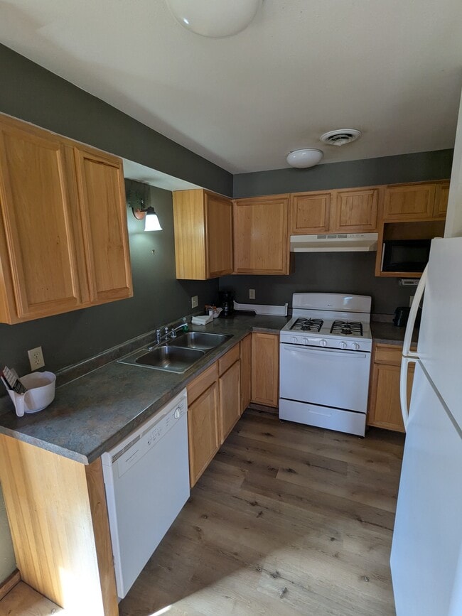 Building Photo - 721 Skatepark Court