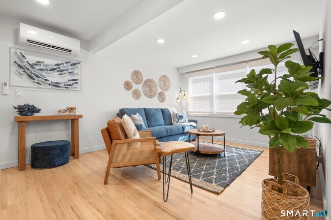 Building Photo - 1742 Boston Post Rd