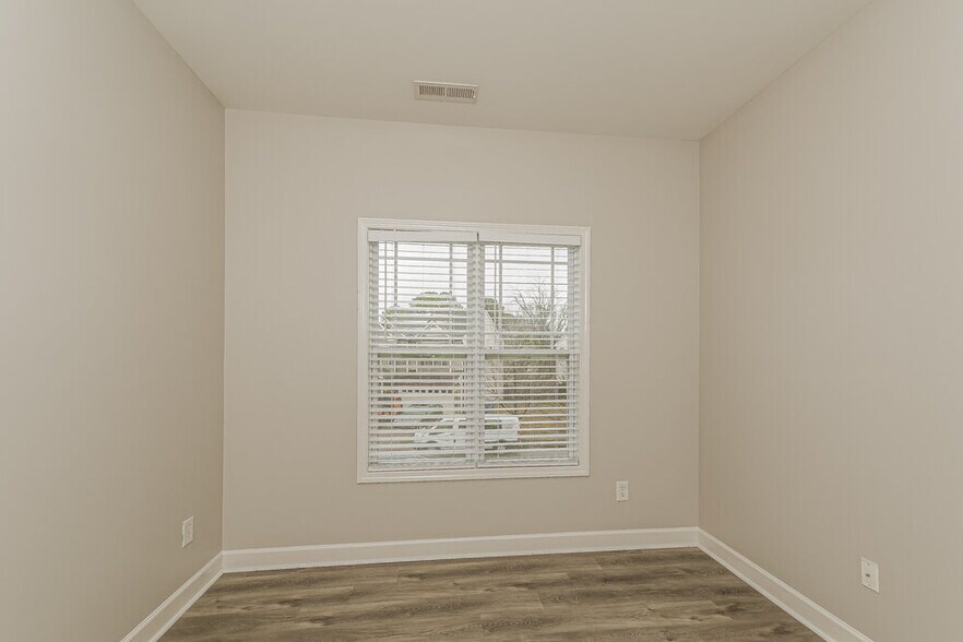 Building Photo - 526 Dawley Dr