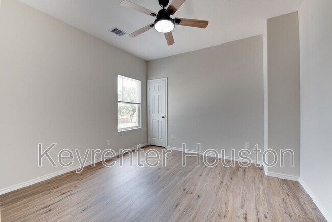 Building Photo - 8203 Woodlyn Rd