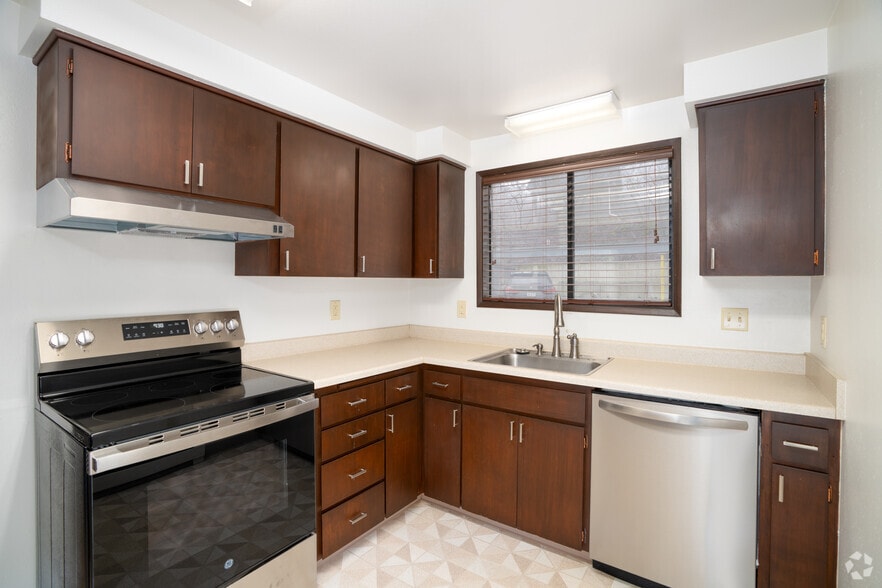 Interior Photo - 316 - 324 E 18th Ave