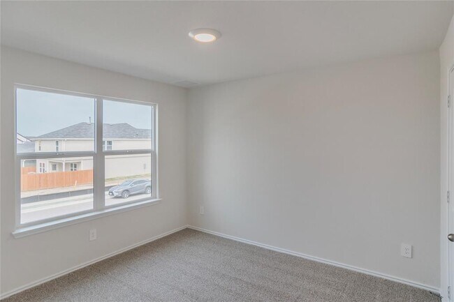 Building Photo - 361 Sandringham Lp
