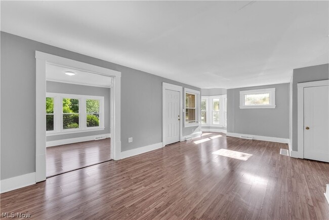 Building Photo - 3624 Archwood Ave