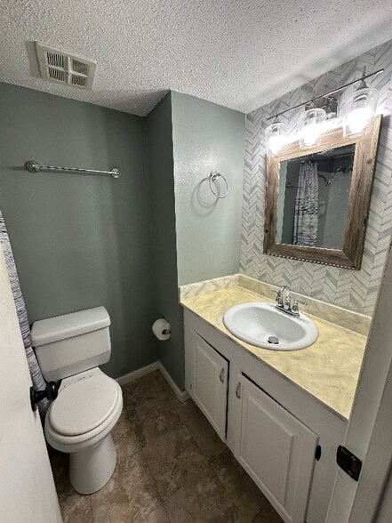 Building Photo - 2133 Quail Creek Dr