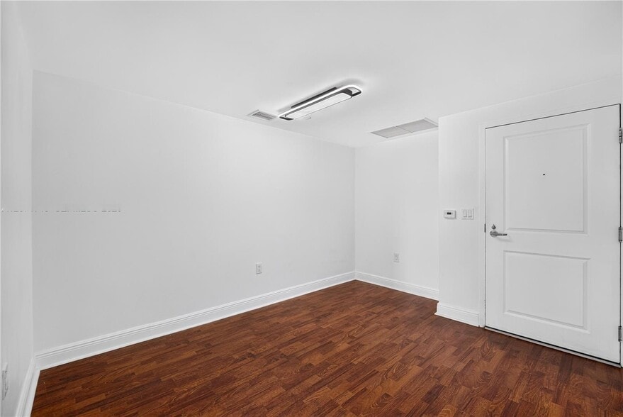 Building Photo - 1250 S Miami Ave