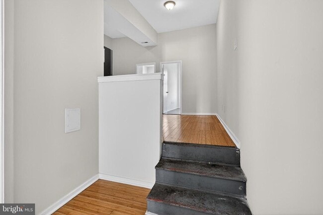 Building Photo - 1918 W Diamond St