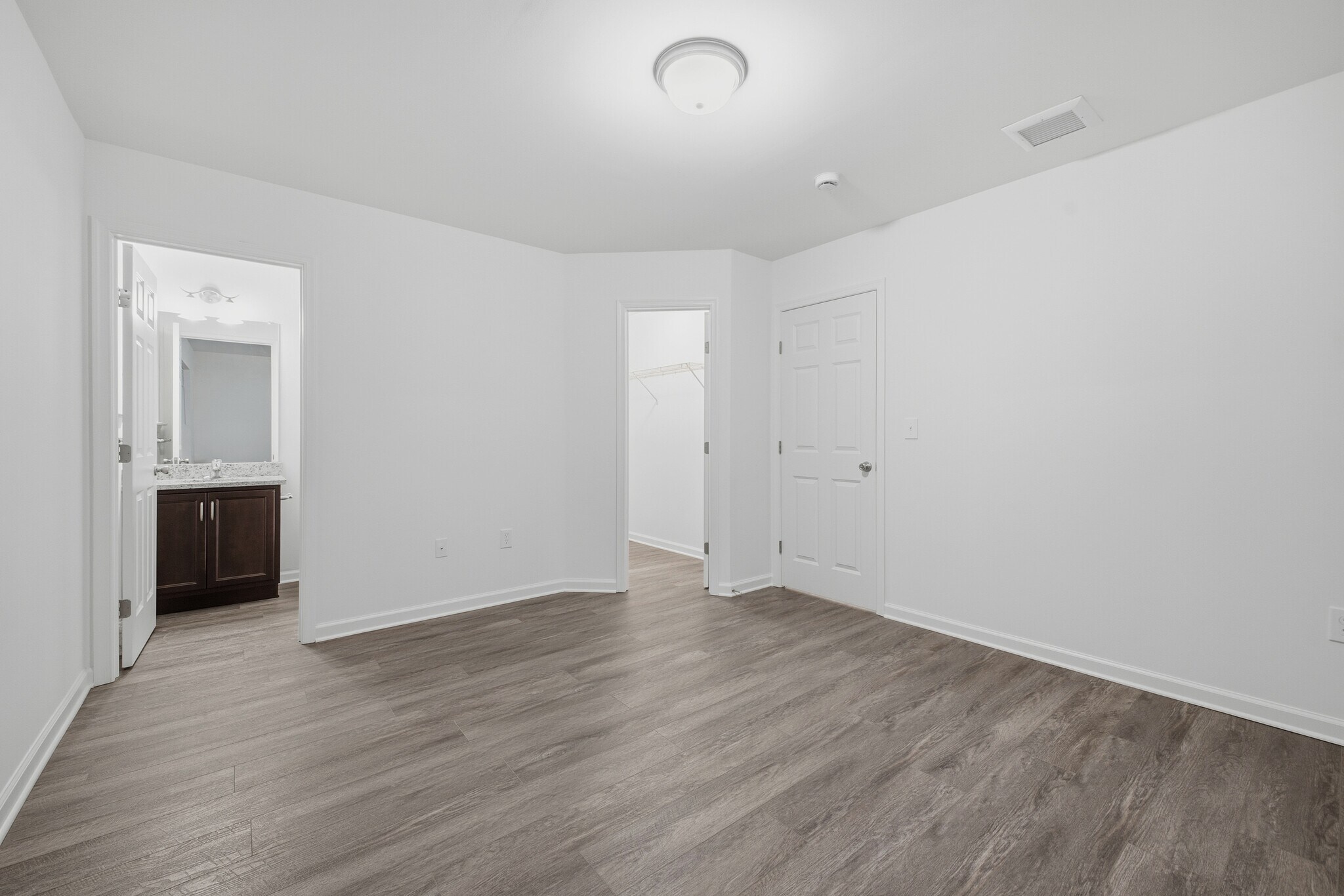 Building Photo - 1250 E 7th St