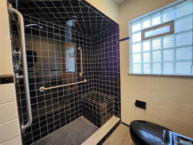 Building Photo - 15705 Juliana Ave