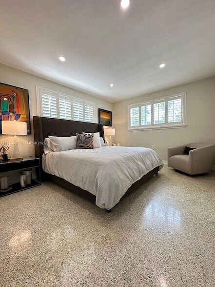 Building Photo - 6520 SW 65th St