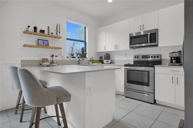 Building Photo - 909 NE 211th St