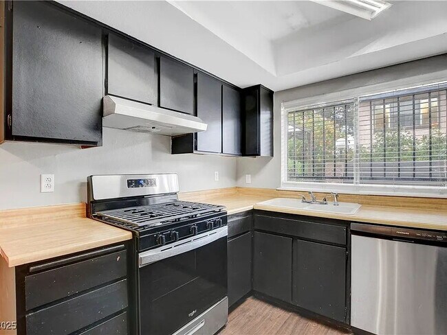 Building Photo - NO MIN CREDIT SCORE REQUIRED, BK OKAY, PAST EVICTION OKAY!, BACKGROUND FRIENDLY. Apply at "The Re...