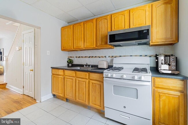 Building Photo - 1528 S Hollywood St