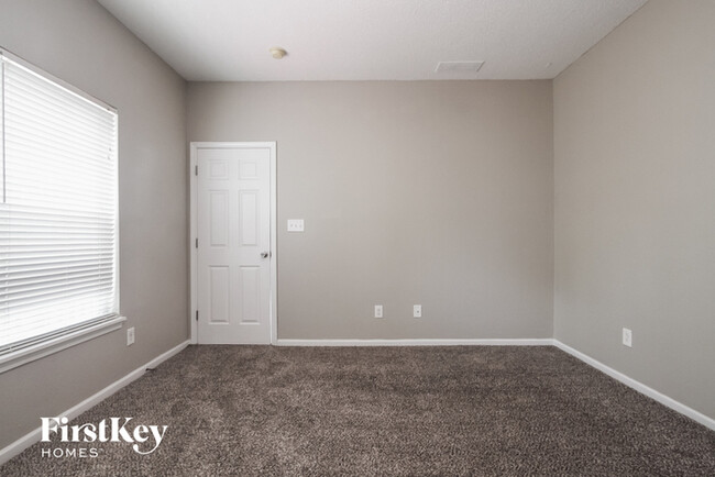 Building Photo - 8119 Corktree Dr
