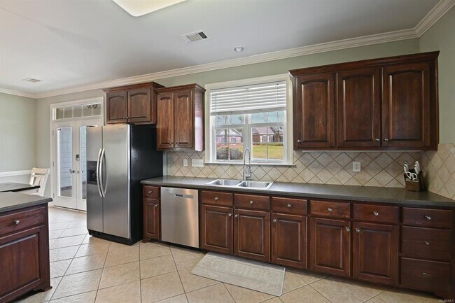 Building Photo - 401 Clear Creek View