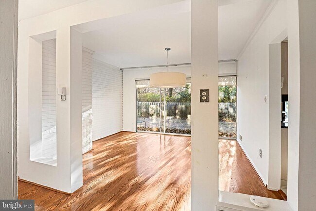 Building Photo - 1126 Ormond Ct