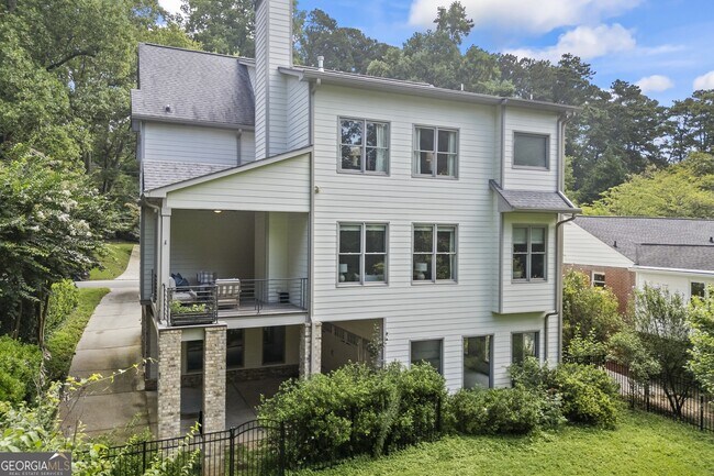 Building Photo - 1742 Helen Dr NE