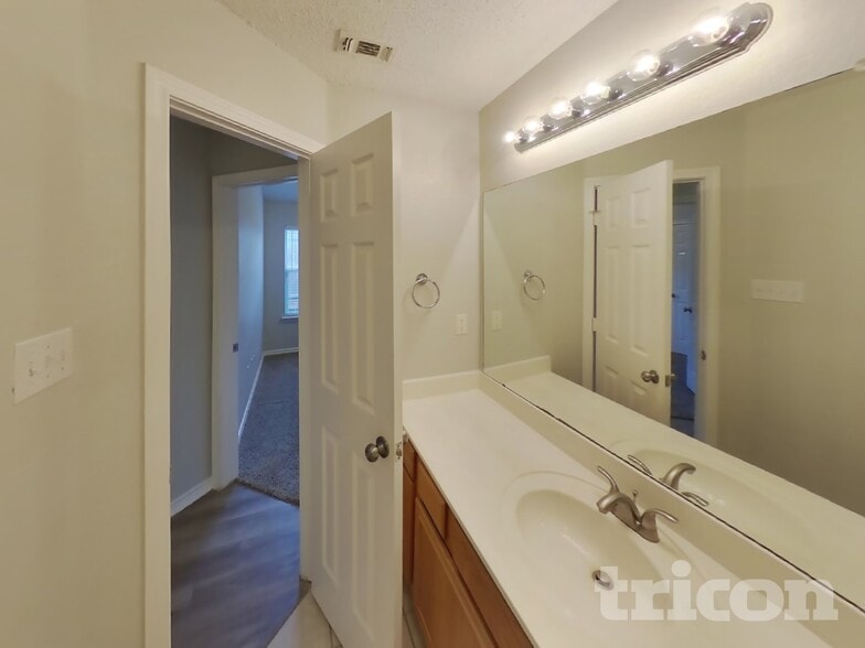 Building Photo - 1706 Fern Dr