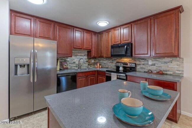 Building Photo - 1611 E El Parque Dr