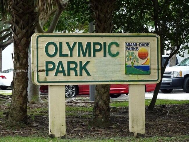 Building Photo - 7921 SW 152nd Ave