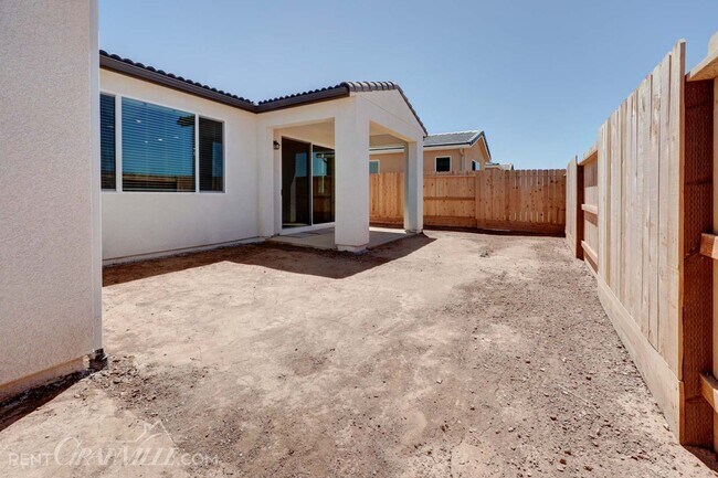 Building Photo - 877 Halford Ln