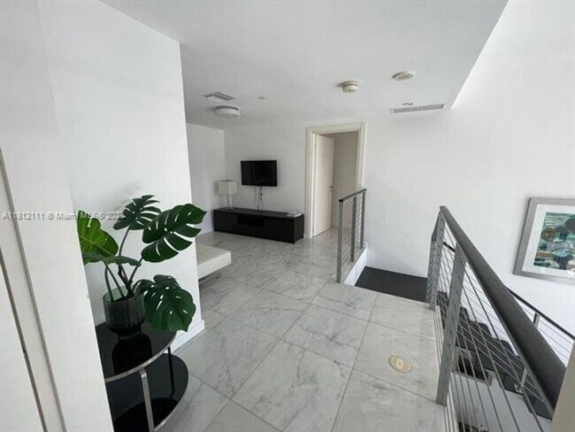 Building Photo - 200 Biscayne Blvd Way