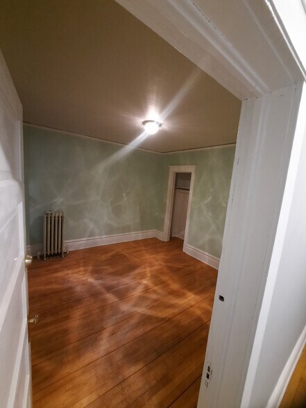 Building Photo - 427 N 10th Ave E