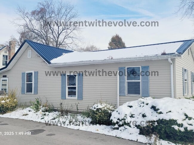 Building Photo - 337 S Indiana St