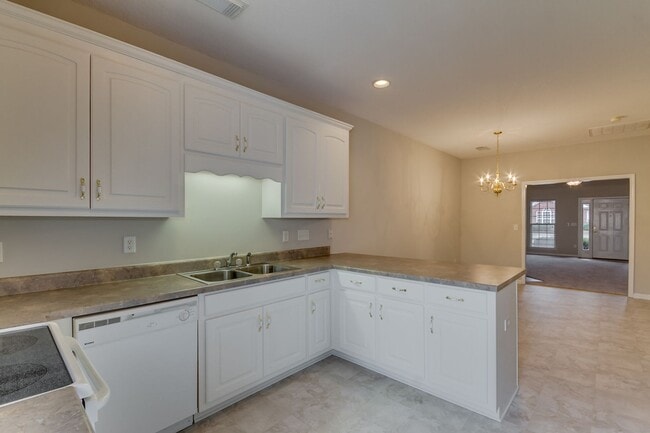 Building Photo - Available Now - East Tuscaloosa