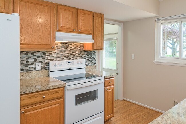 Building Photo - 2630 Glenbrook Ct