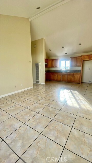 Building Photo - 1073 W 112th St