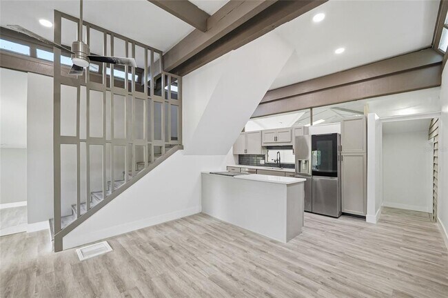 Building Photo - 7210 Valrie Ln