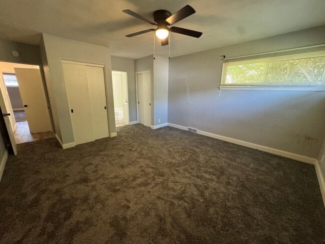 Building Photo - Large Moline Home with 3-Car Garage, Privacy, and Plenty of Space